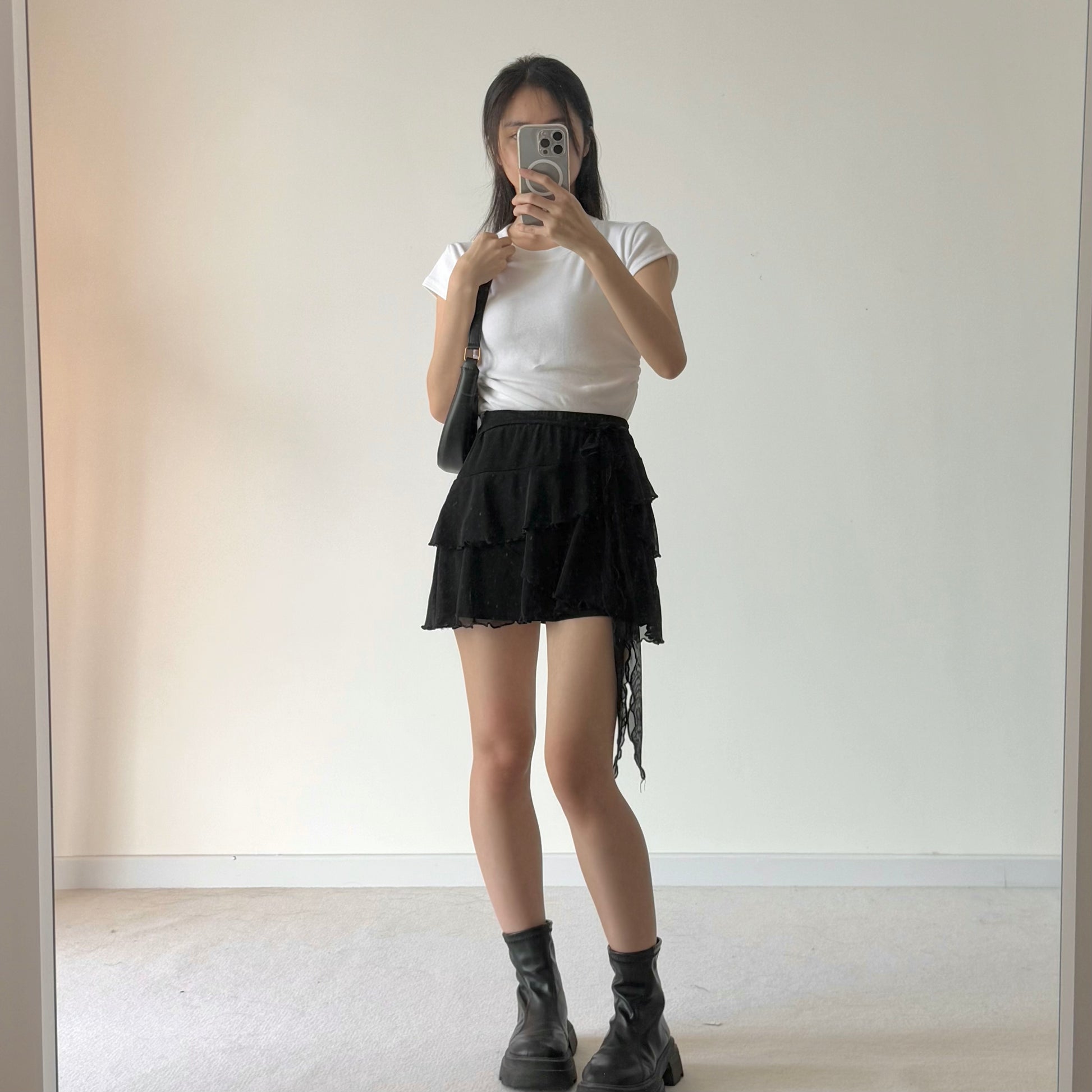 正肩圓領收腰上衣