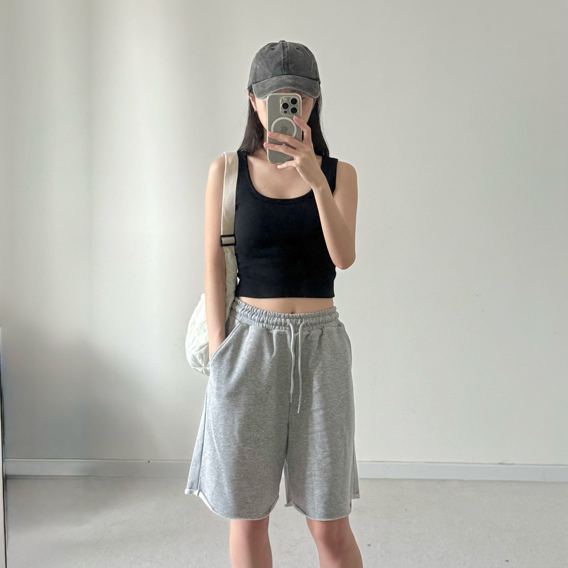 AUG25110 纯色带胸垫U领吊带背心 Basic U Neck Tank Top