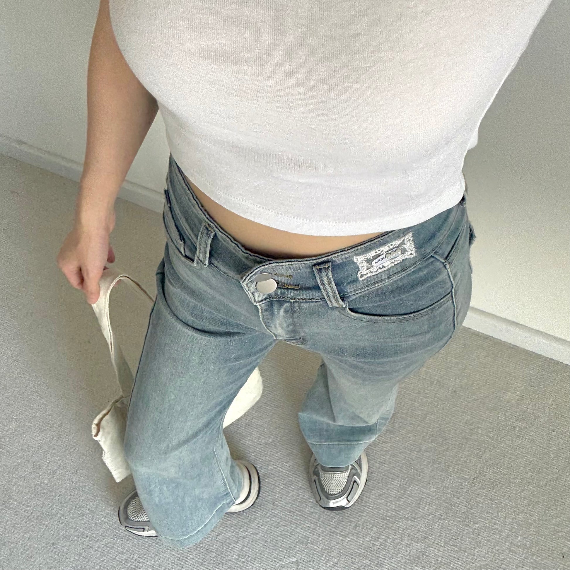 High Waist Slim Strech Fitted Jeans腰头拼接蕾丝双扣高腰微喇牛仔裤 （JUL2507）