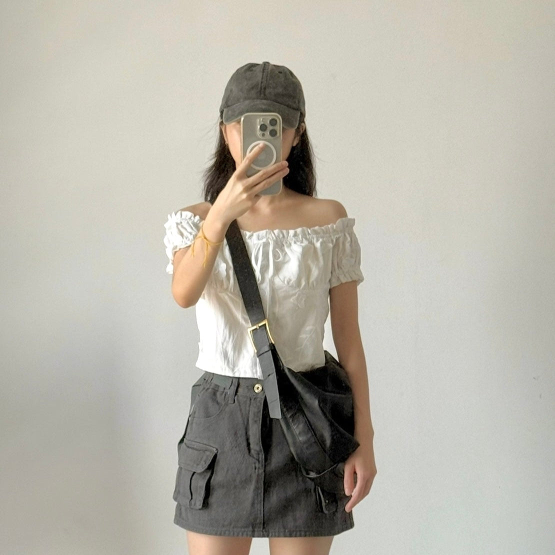 Off-Shoulder Puffy Blouse  木耳边一字领 (JUL2501)