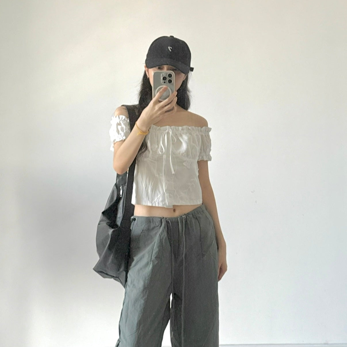 Off-Shoulder Puffy Blouse  木耳边一字领 (JUL2501)