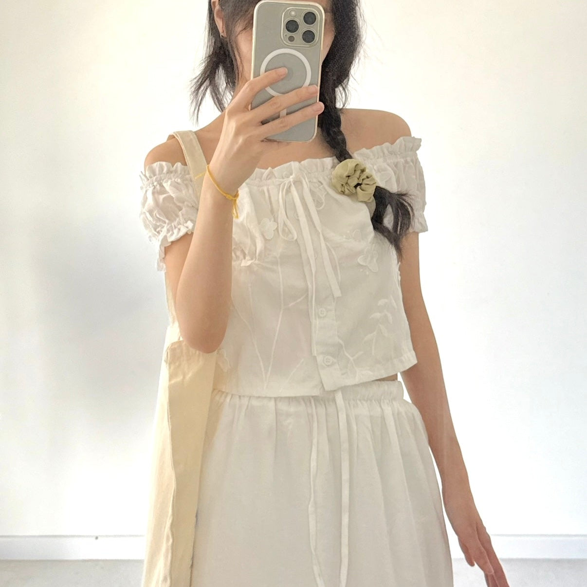Off-Shoulder Puffy Blouse  木耳边一字领 (JUL2501)