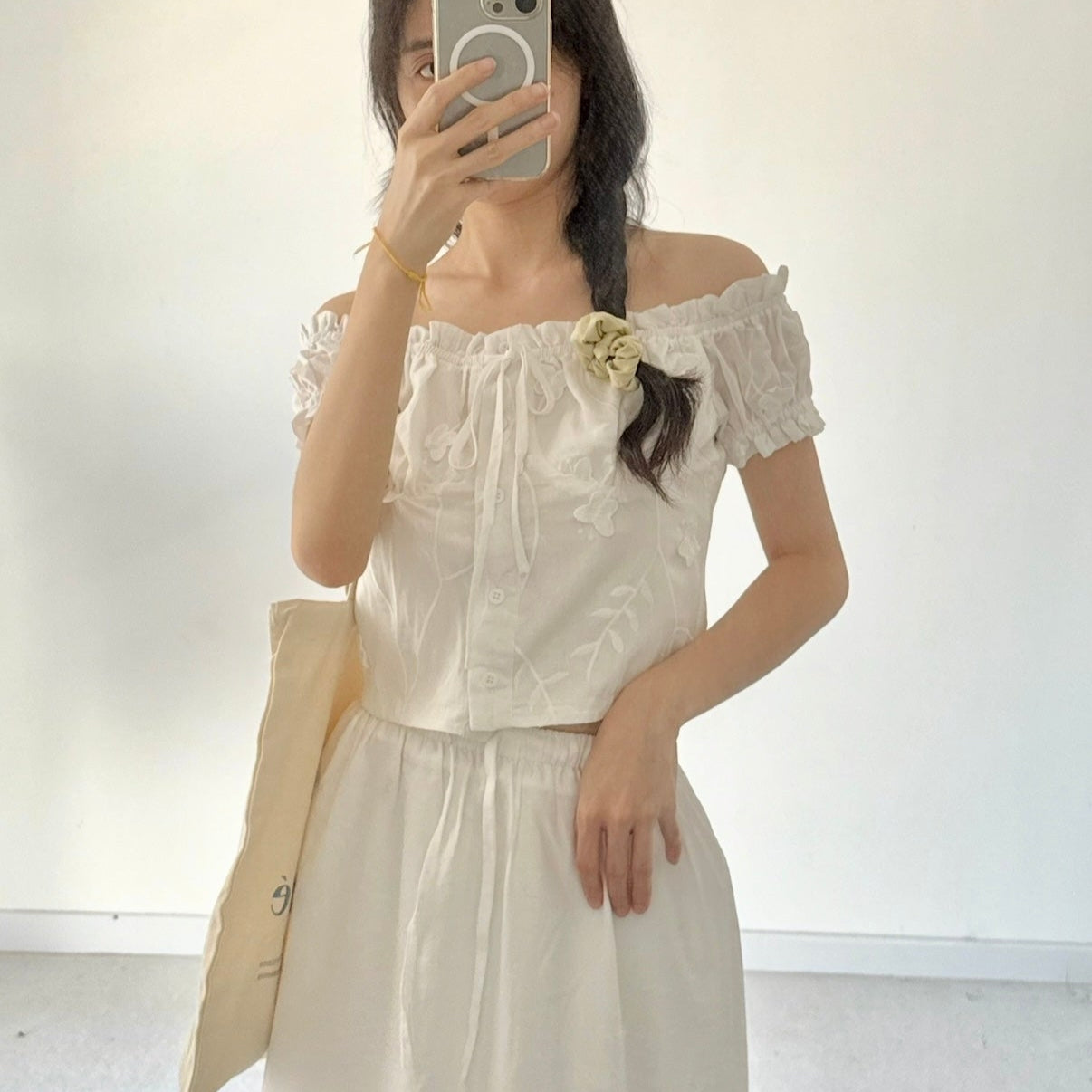 Off-Shoulder Puffy Blouse  木耳边一字领 (JUL2501)