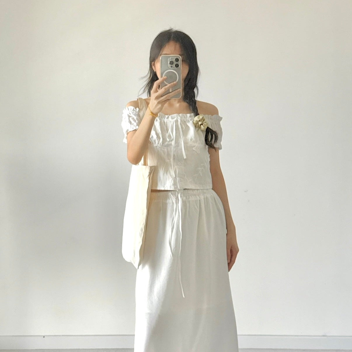 Off-Shoulder Puffy Blouse  木耳边一字领 (JUL2501)