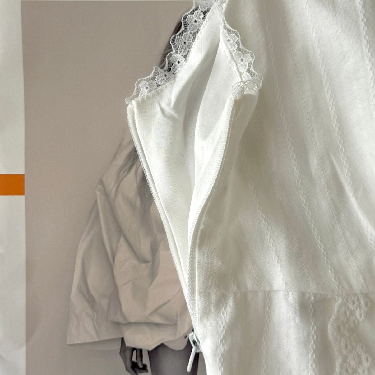 White Lace V-Neck Sleeveless Top蕾丝花边白色V领无袖衫上衣  (JUL2505)