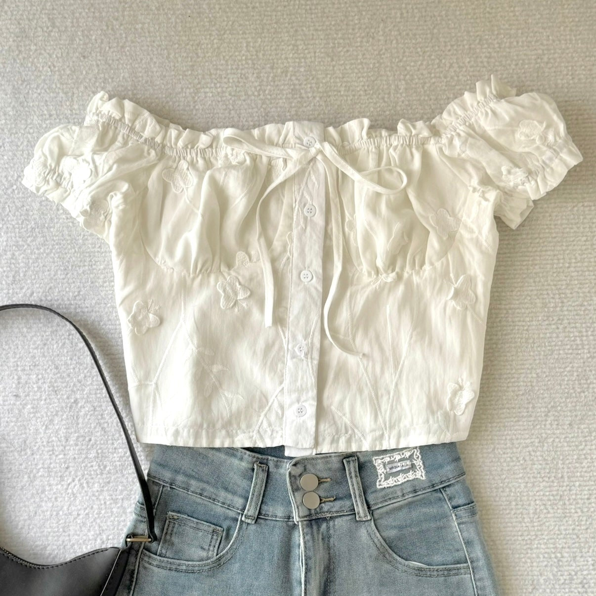 Off-Shoulder Puffy Blouse  木耳边一字领 (JUL2501)