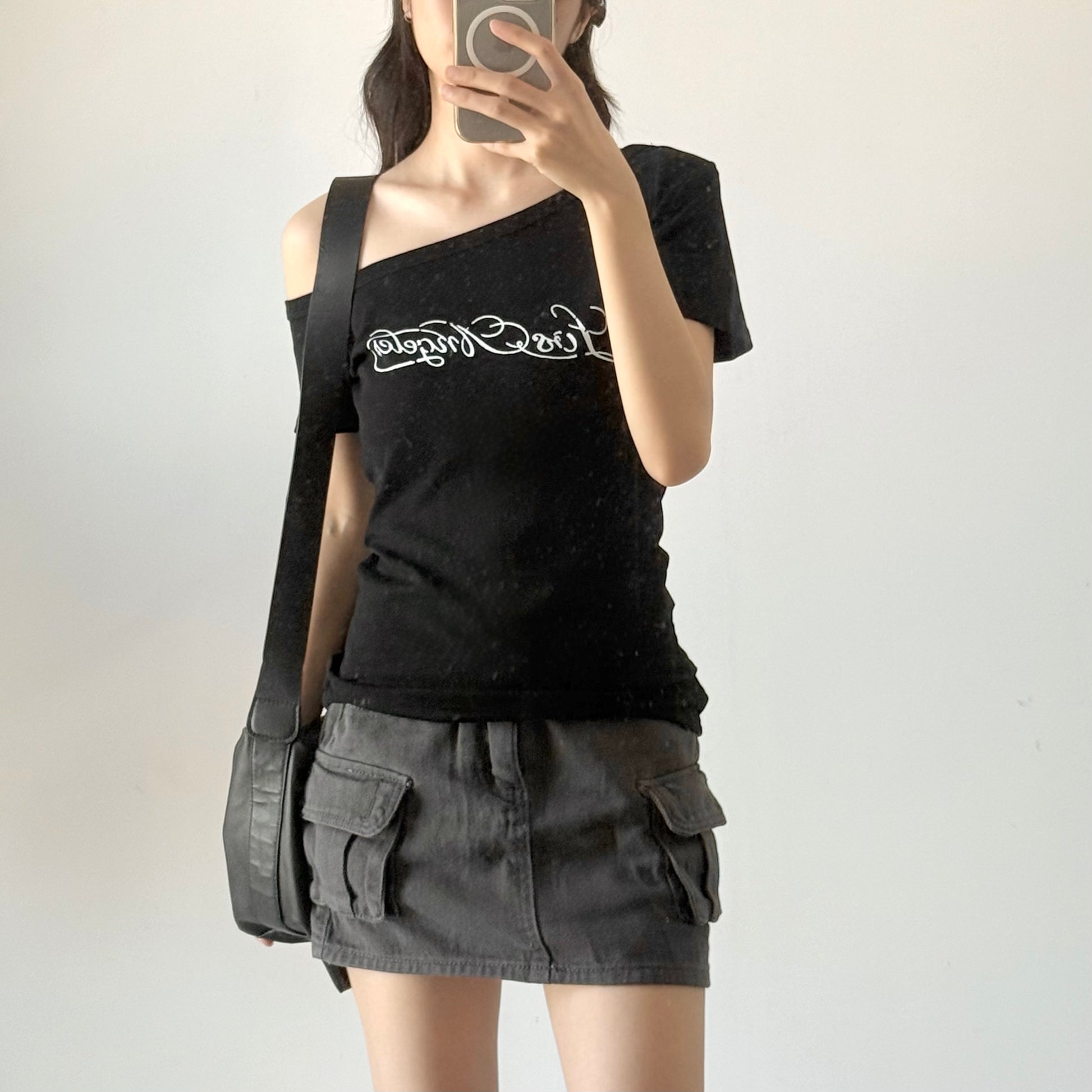 Slanted Shoulder Slim Top 美式辣妹斜肩印花T（JUL2503)