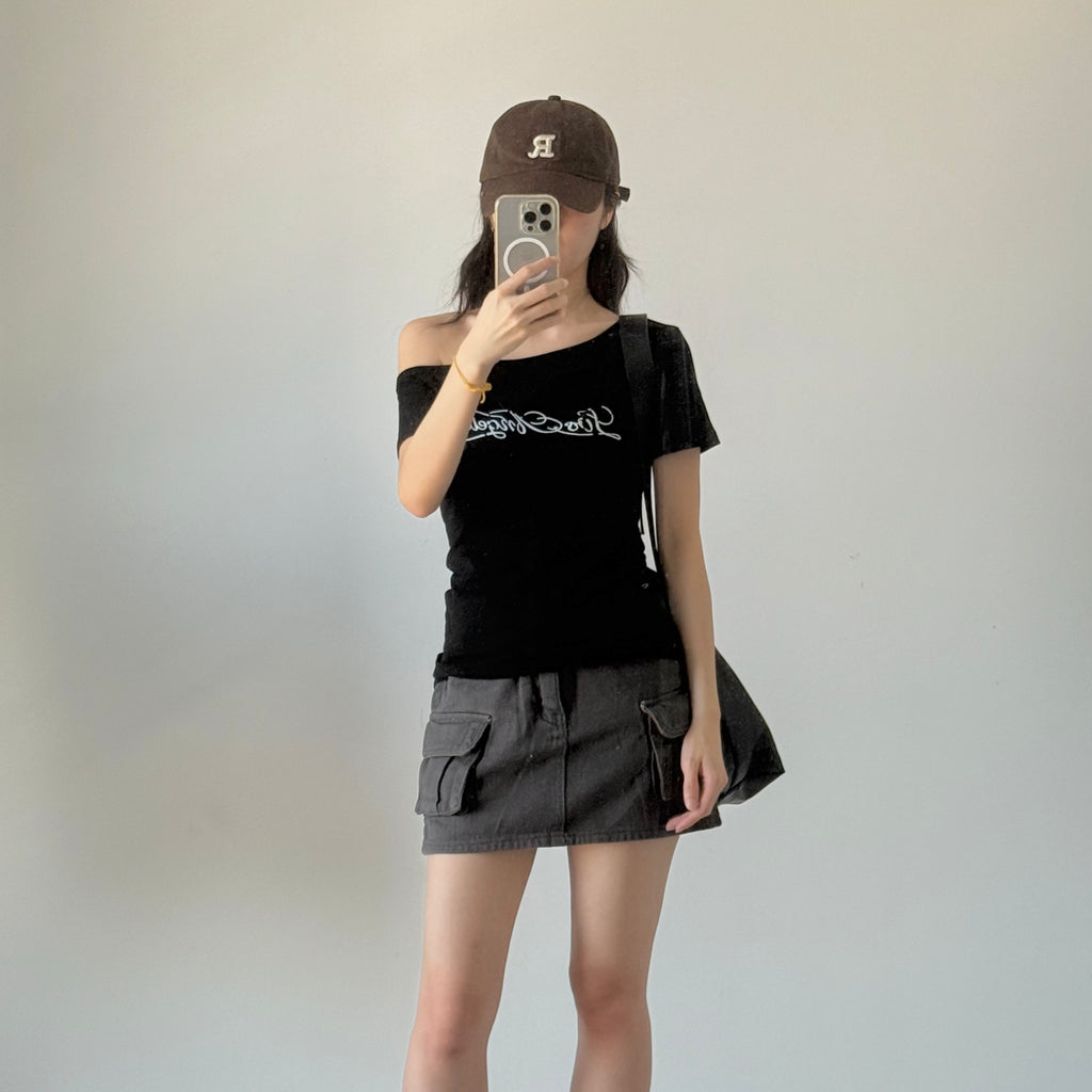 Slanted Shoulder Slim Top 美式辣妹斜肩印花T（JUL2503)