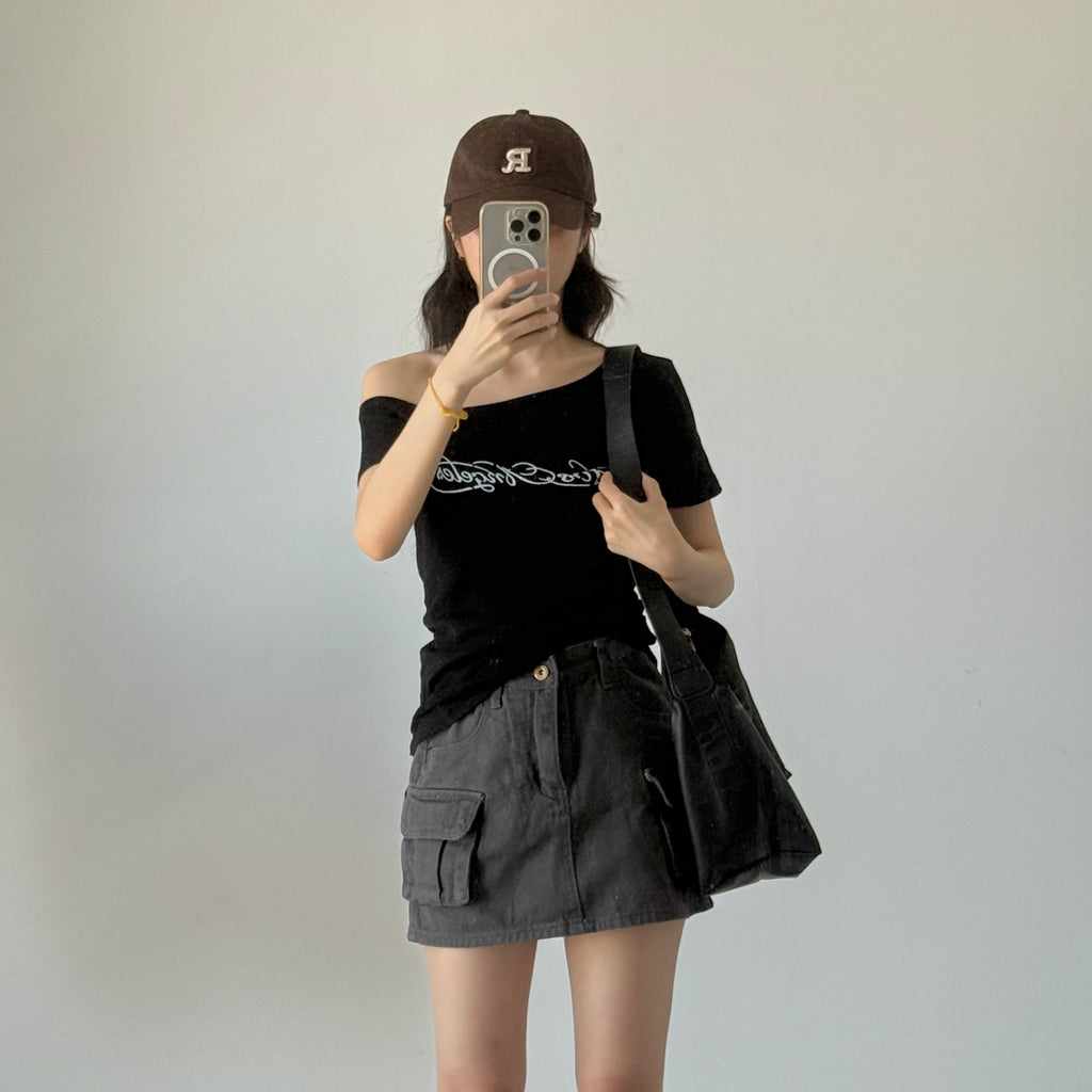 Slanted Shoulder Slim Top 美式辣妹斜肩印花T（JUL2503)
