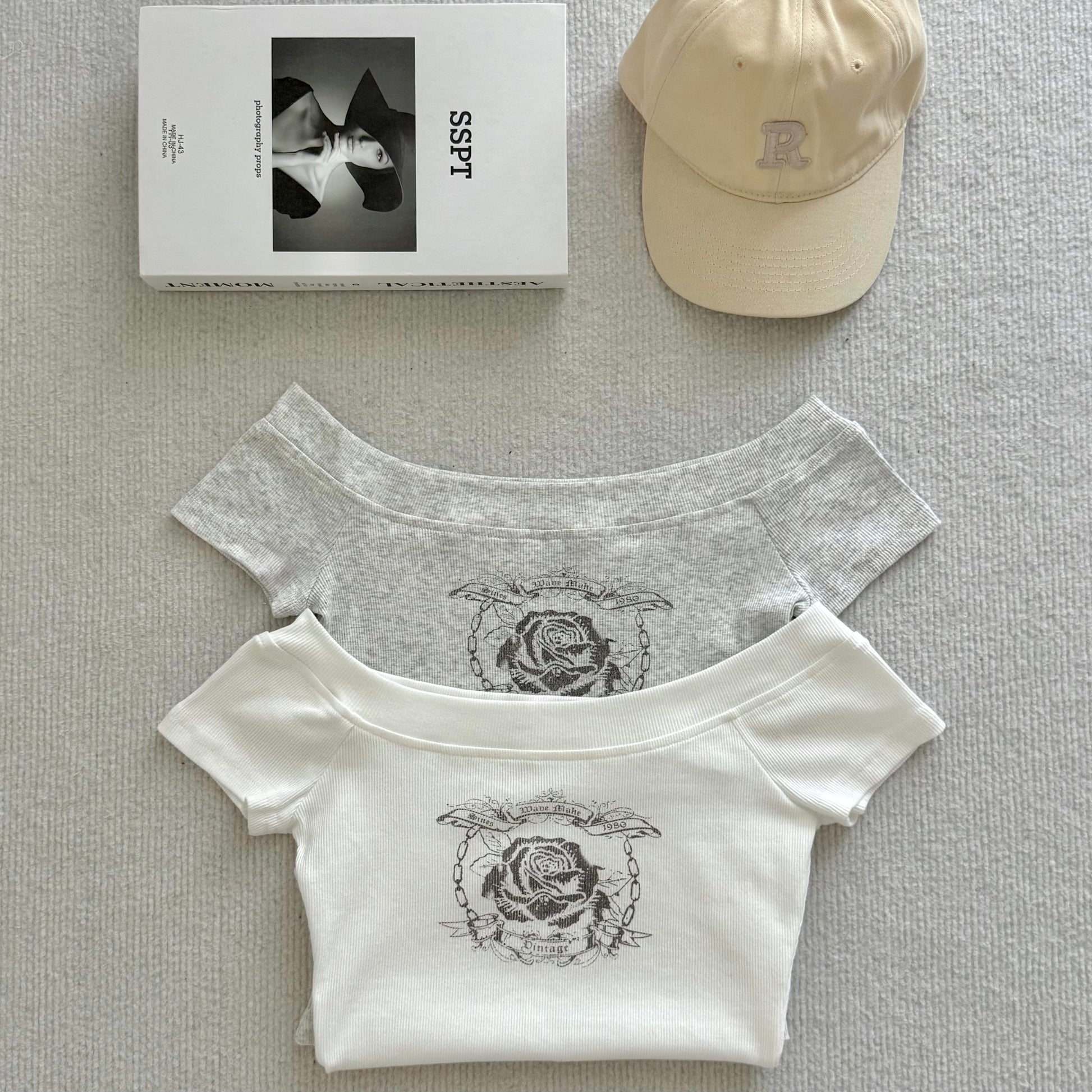 AUG25122 复盘古印花一字肩上衣 Vintage Floral Off Shoulder Top