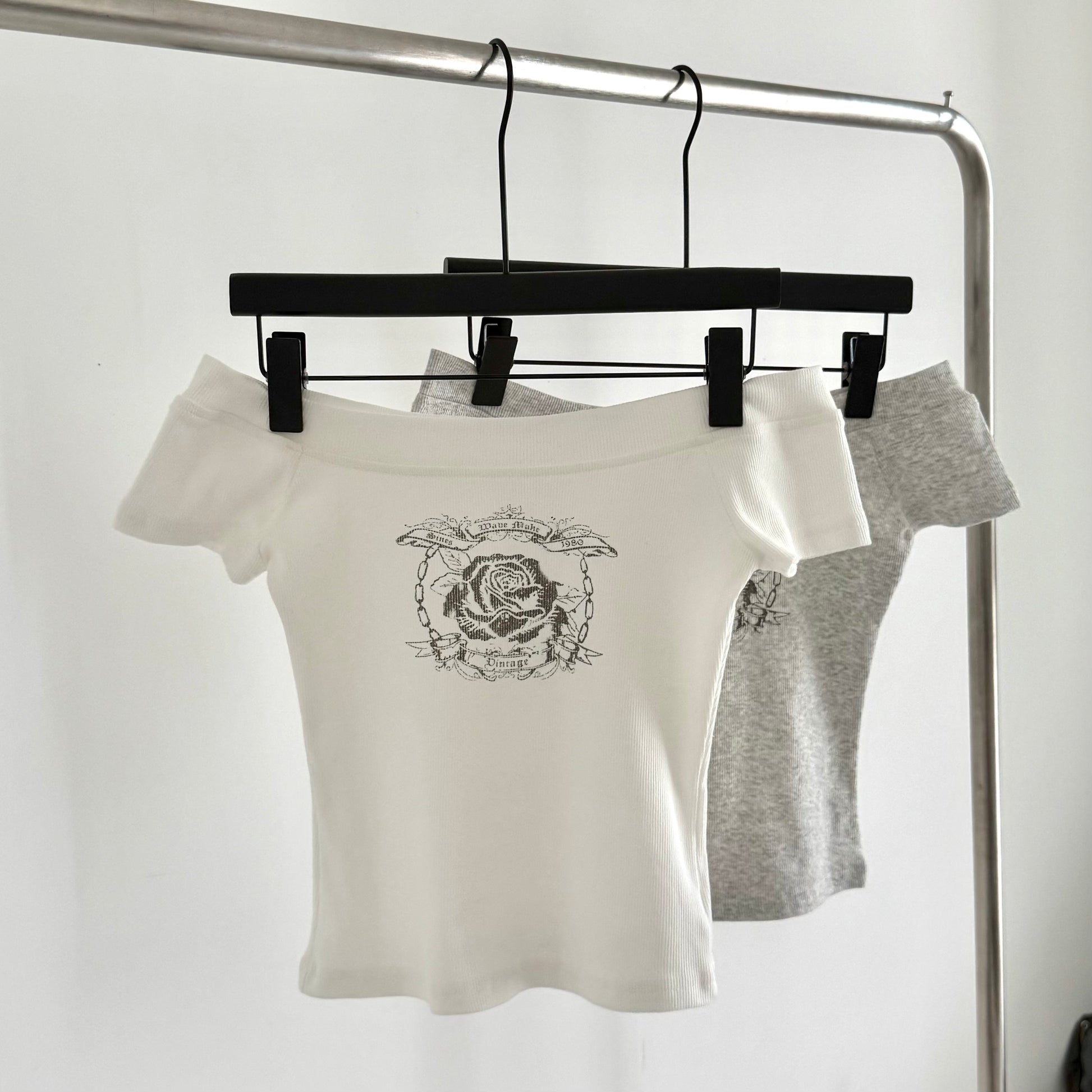 AUG25122 复盘古印花一字肩上衣 Vintage Floral Off Shoulder Top