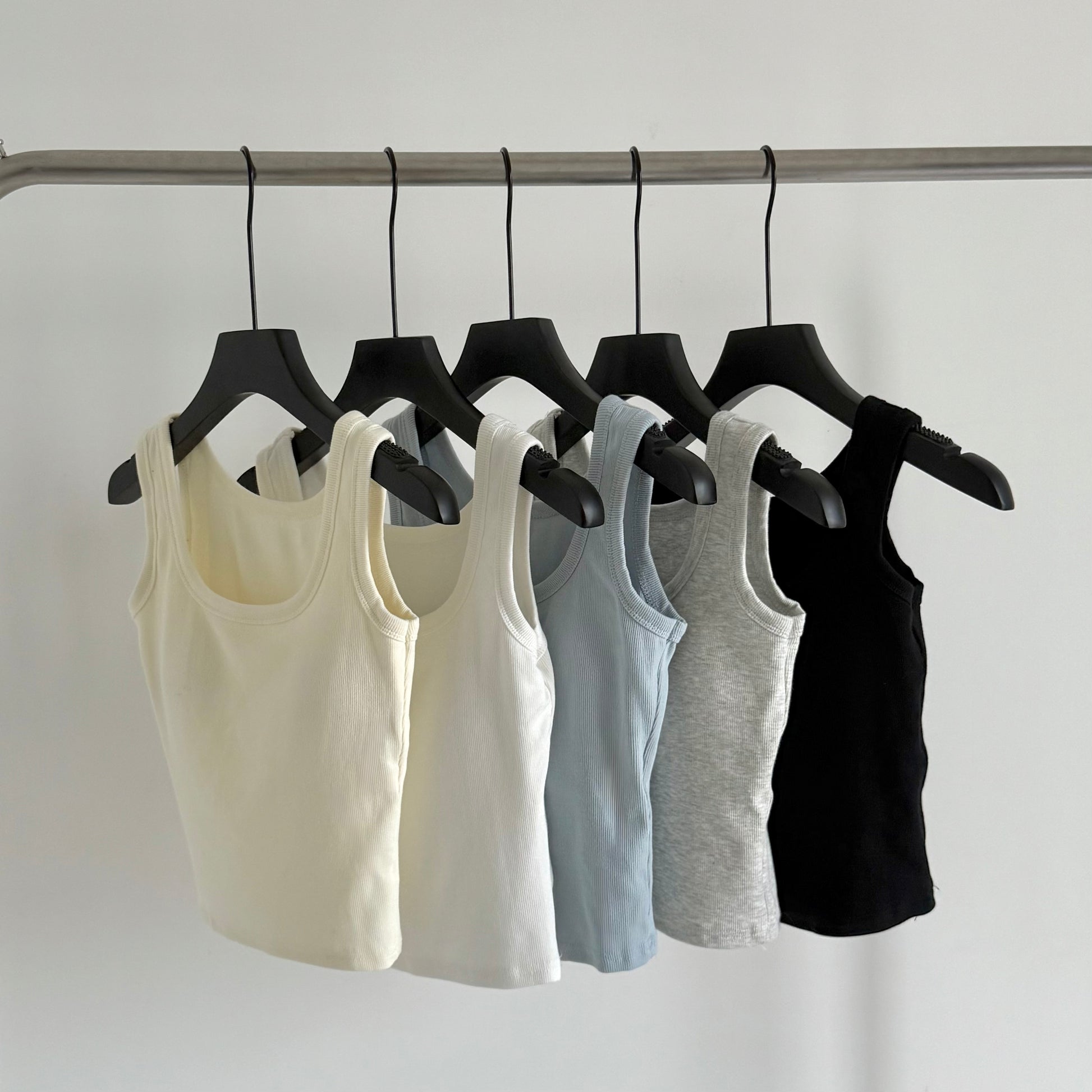 AUG25110 纯色带胸垫U领吊带背心 Basic U Neck Tank Top