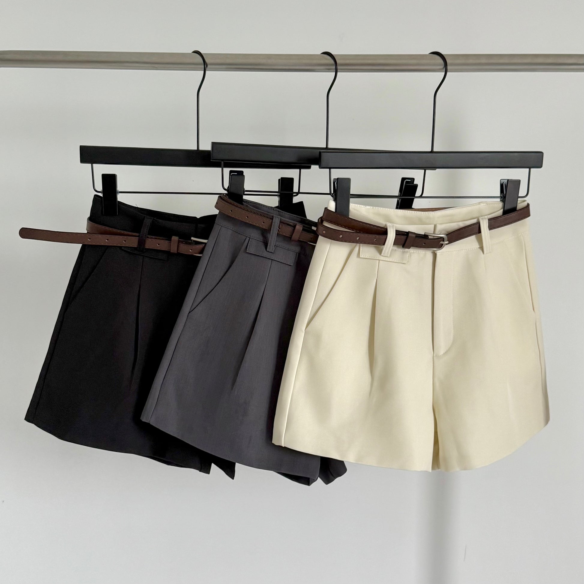 AUG25141 A字腰带西装短裤 A-Line Belted Suit Shorts