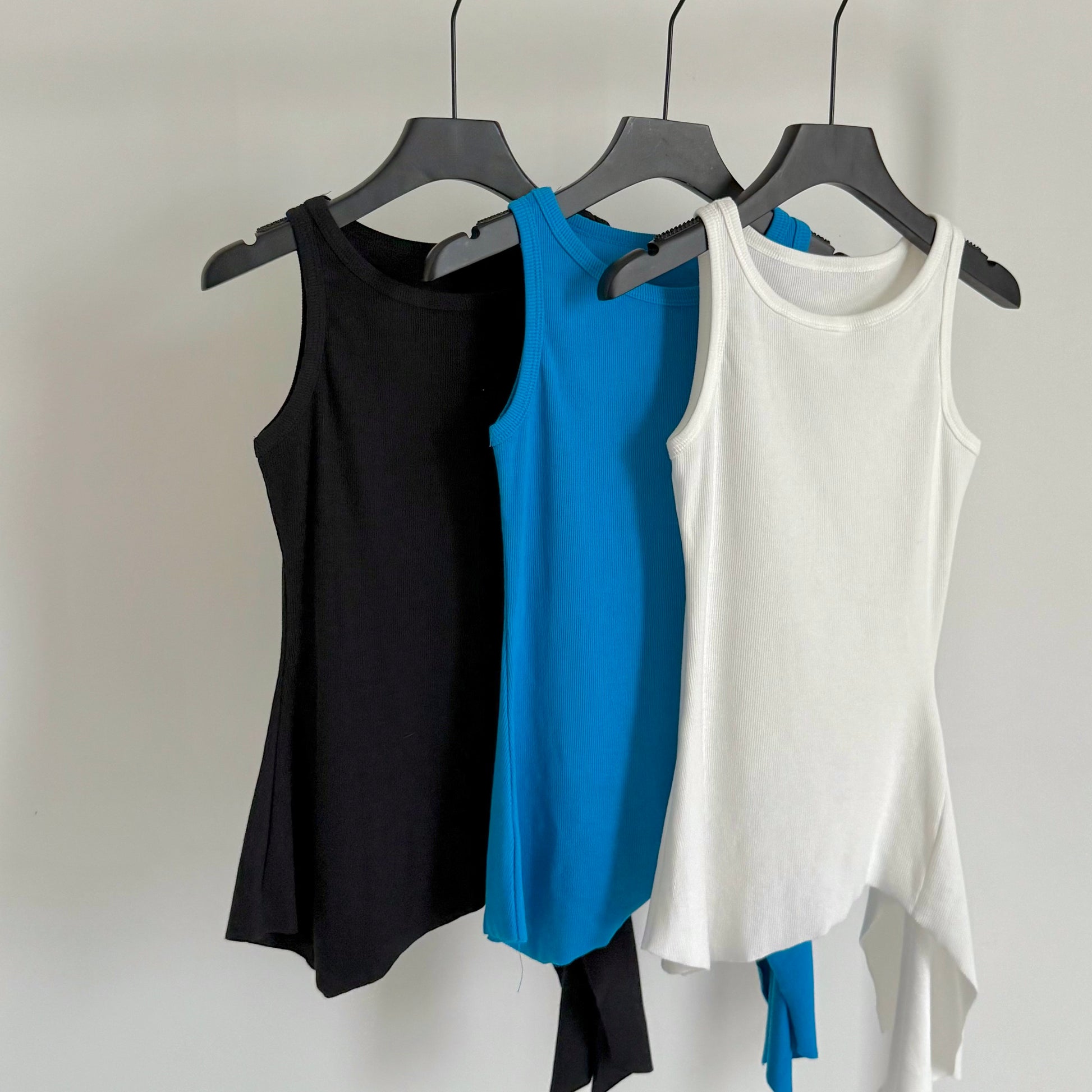 AU25112 不规则绑带吊带背心 Tie Strap Cami Top
